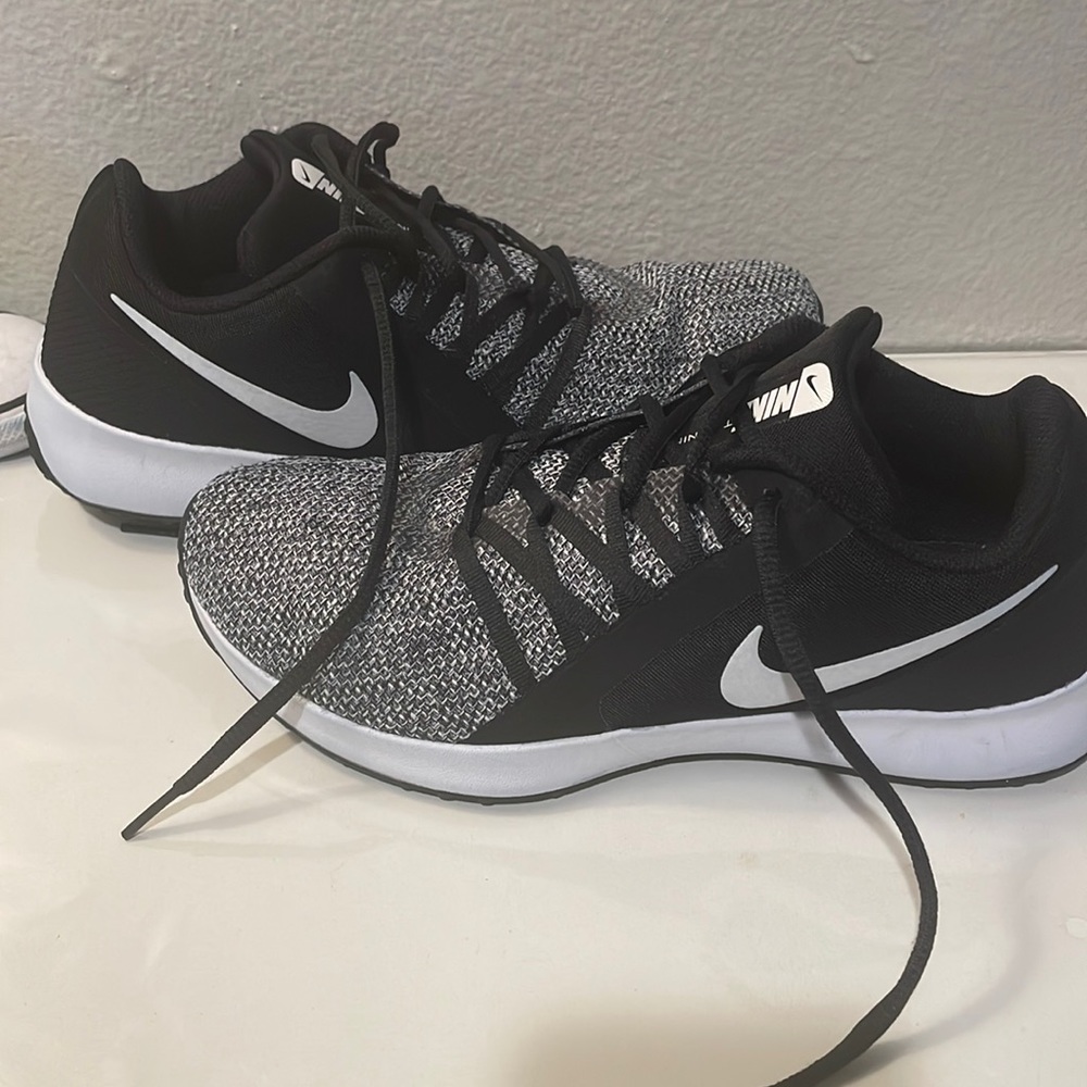 NIKE TRAINING US 9 BLACK